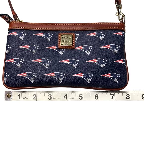 Dooney & Bourke Patriots Leather Wristlet - New with tags - Picture 9 of 10
